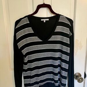 Red Haute Black & Gray Striped V-Neck Long Sleeve Top | Size M